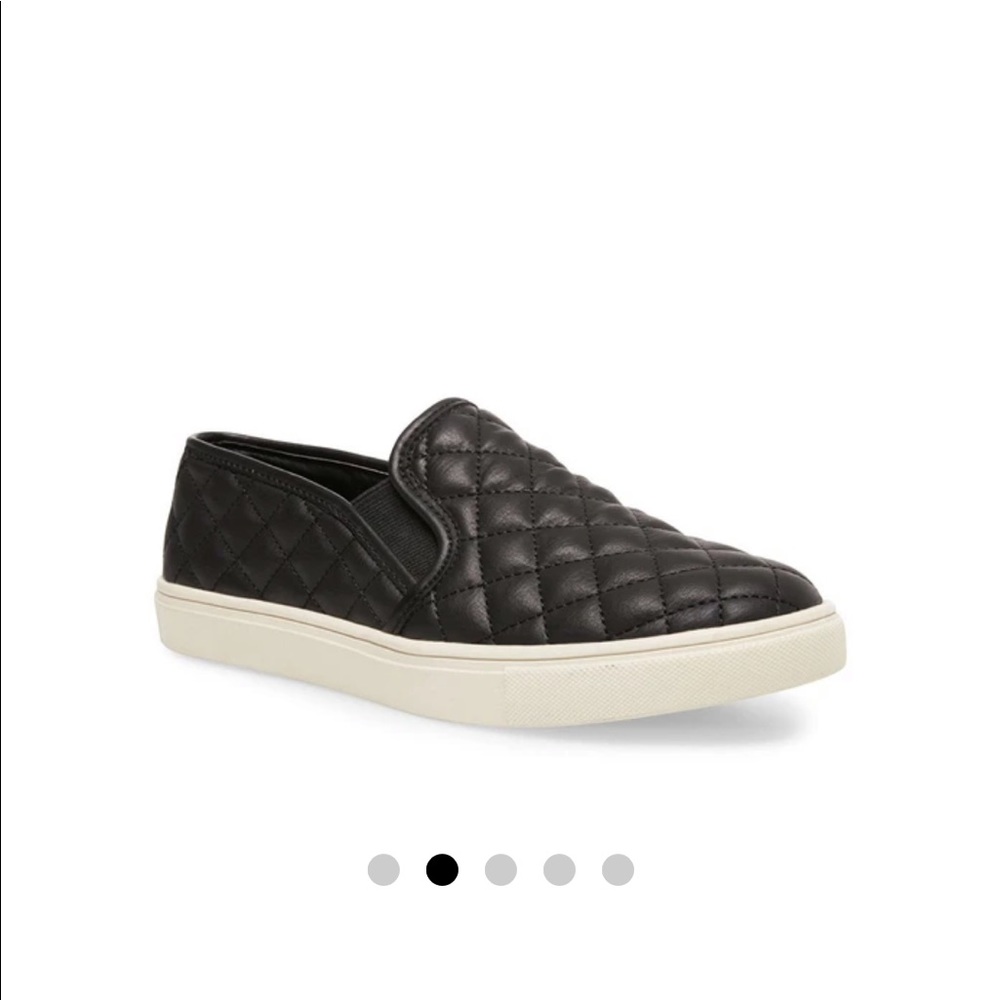 Steve Madden quilted black shoe size 8